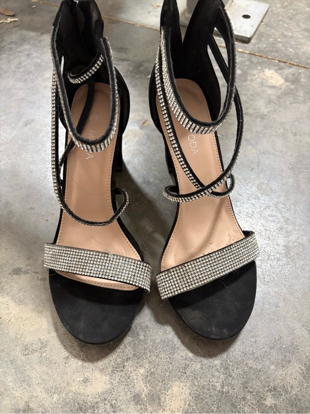 Moda Black Strappy Rhinestone Heeled Sandals